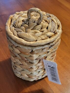 NEW Home Design Water Hyacinth Canister with Lid Farmhouse Style